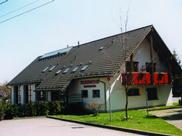 Im Bild ist das Feuerwehrgerätehaus in Ebersbrunn zu sehen.
