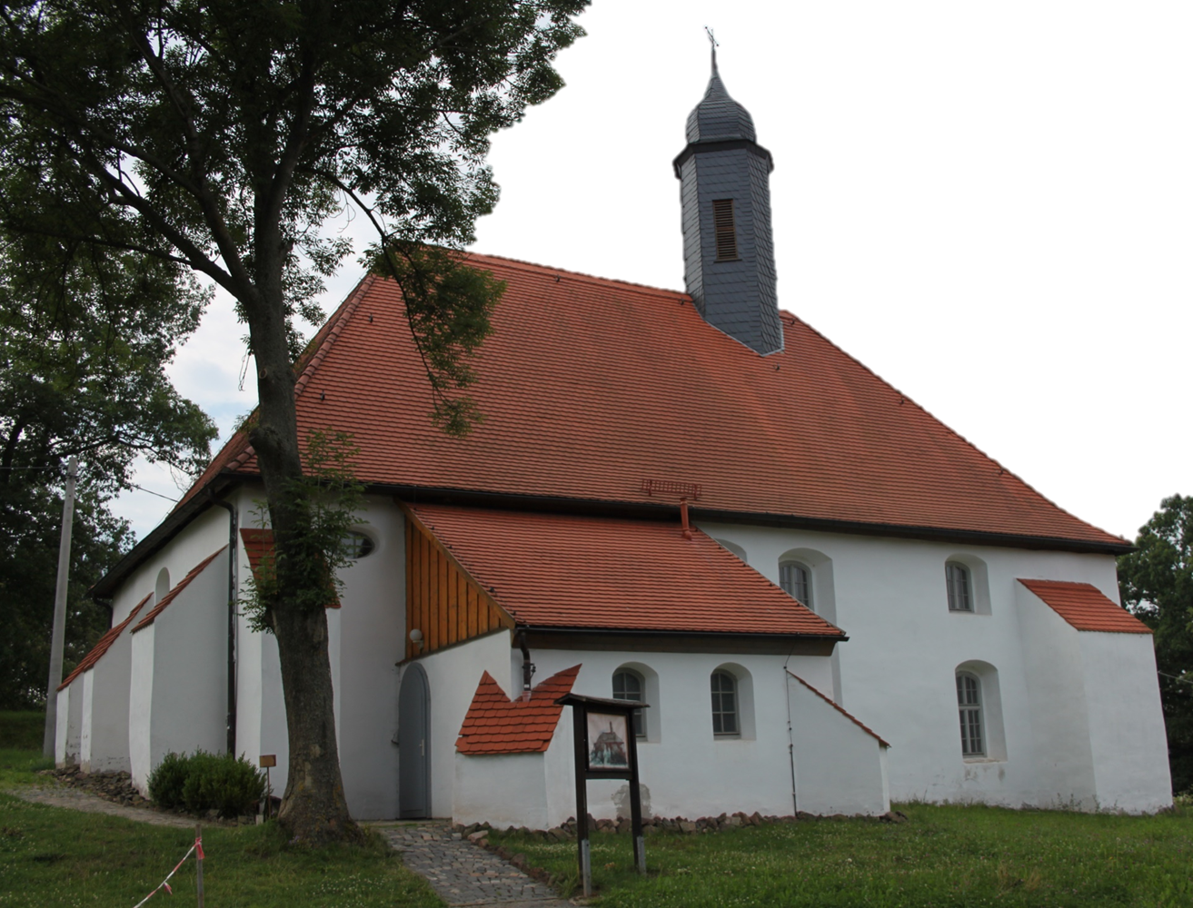 Im Bild ist die St. Barbara Kirche zu sehen.