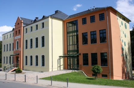 Im Bild ist die Grundschule Stenn zu sehen.