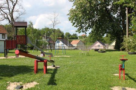 Blick auf den Spielplatz in Stenn