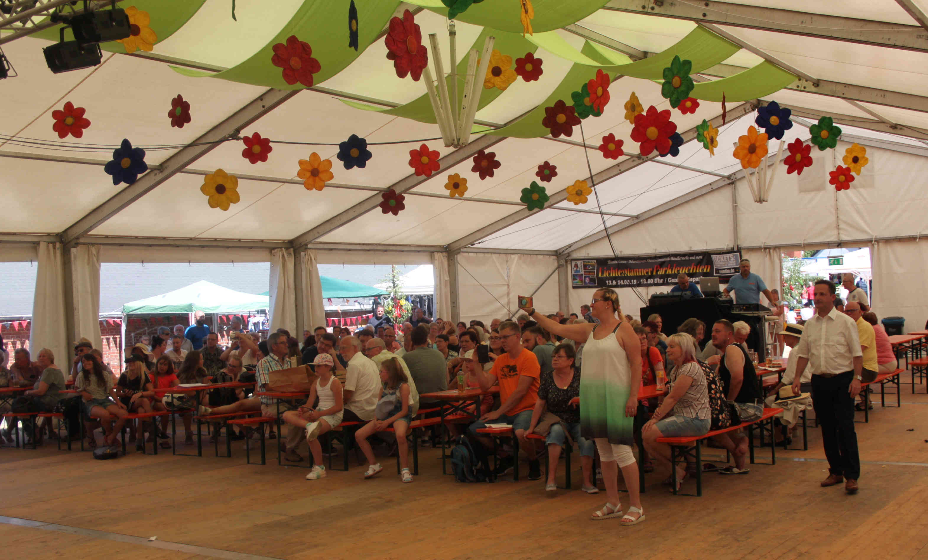 Blick ins Festzelt